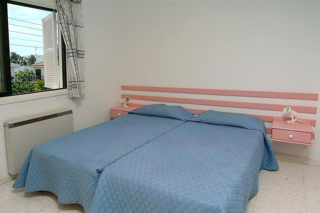 Sunbay Apartments Pýla Extérieur photo