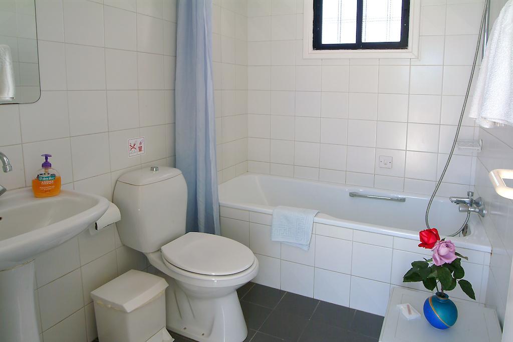 Sunbay Apartments Pýla Extérieur photo