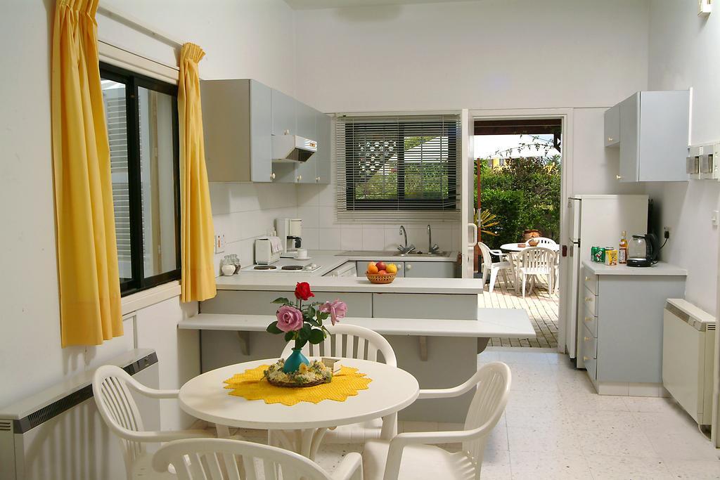 Sunbay Apartments Pýla Extérieur photo