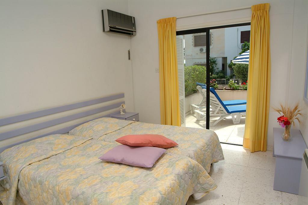 Sunbay Apartments Pýla Extérieur photo