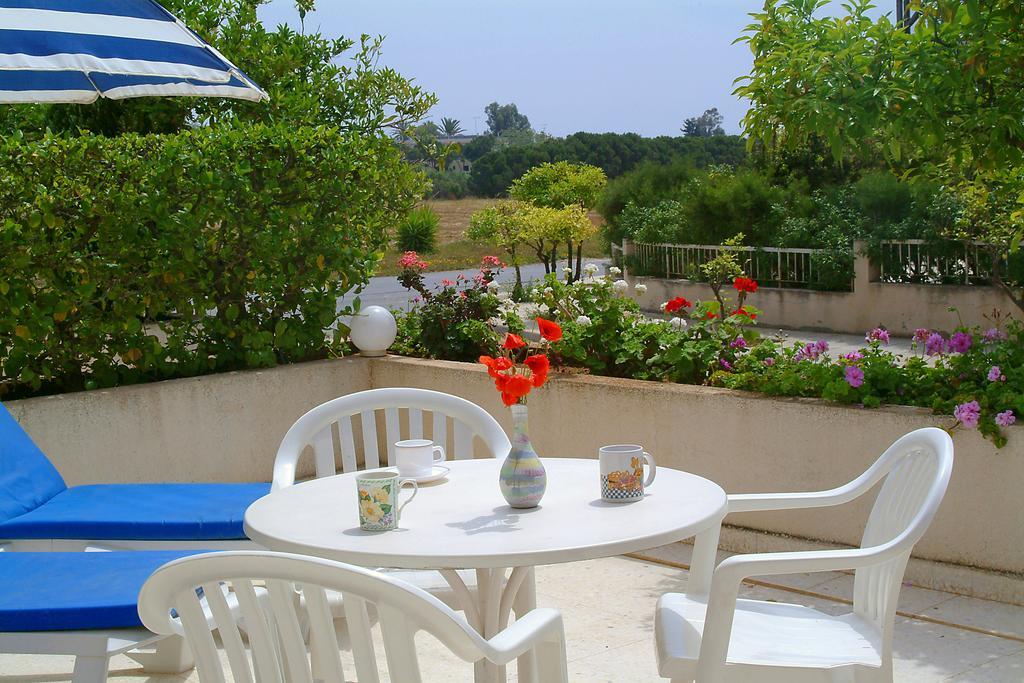 Sunbay Apartments Pýla Extérieur photo