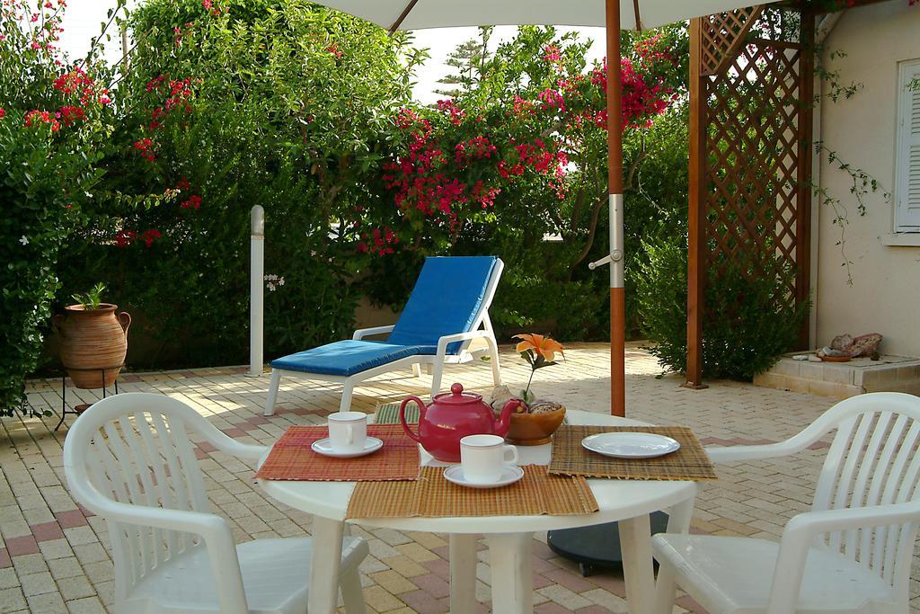 Sunbay Apartments Pýla Extérieur photo